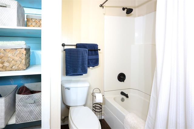 80 NW Big Rock Rd, Medicine Park, OK 73557