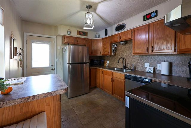 80 NW Big Rock Rd, Medicine Park, OK 73557