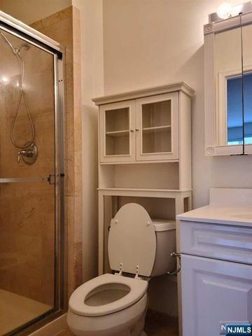 323 Willow Street 3M, Teaneck, NJ 07666