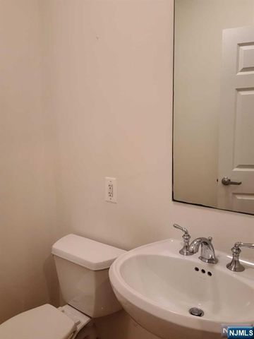 323 Willow Street 3M, Teaneck, NJ 07666