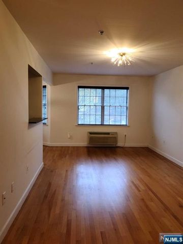 323 Willow Street 3M, Teaneck, NJ 07666