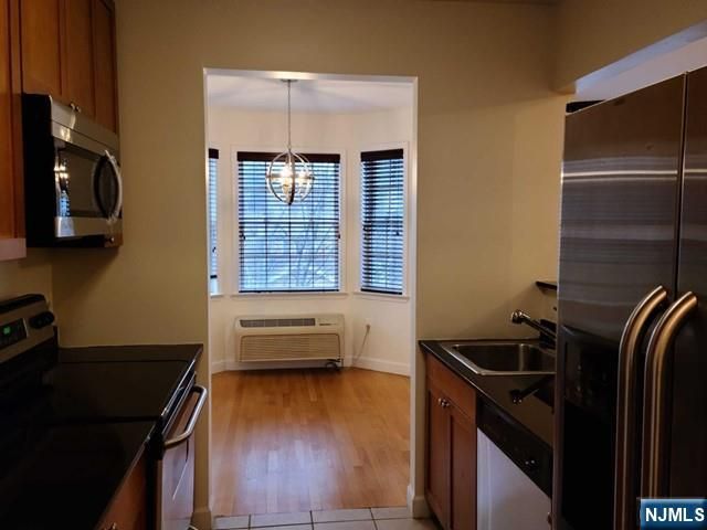 323 Willow Street 3M, Teaneck, NJ 07666