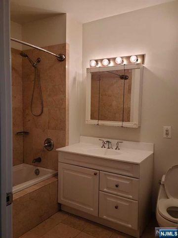 323 Willow Street 3M, Teaneck, NJ 07666