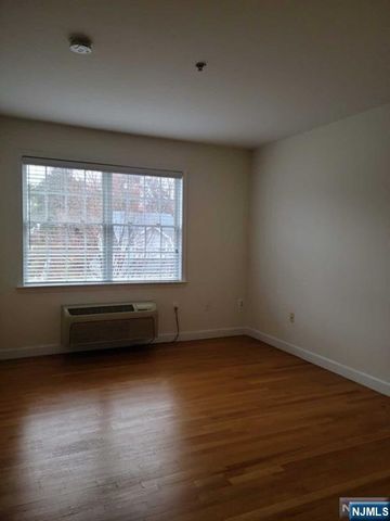 323 Willow Street 3M, Teaneck, NJ 07666