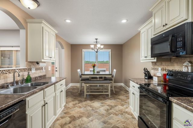 304 Worchester Circle, Perry, GA 31069