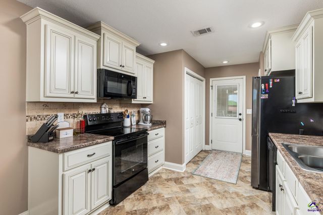 304 Worchester Circle, Perry, GA 31069