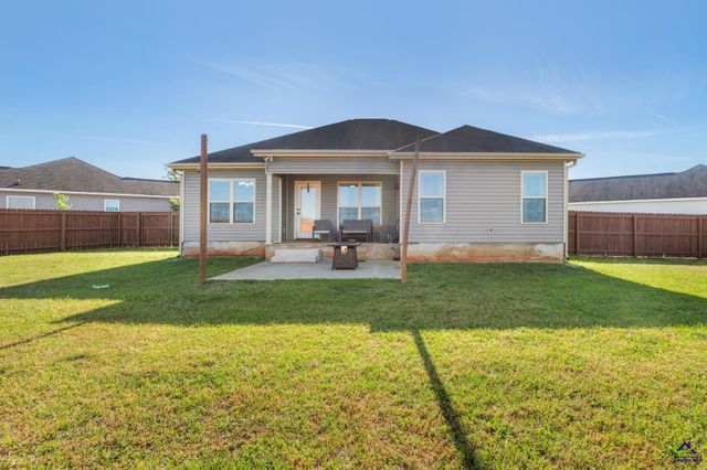 304 Worchester Circle, Perry, GA 31069
