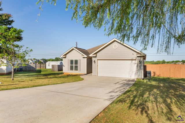 304 Worchester Circle, Perry, GA 31069