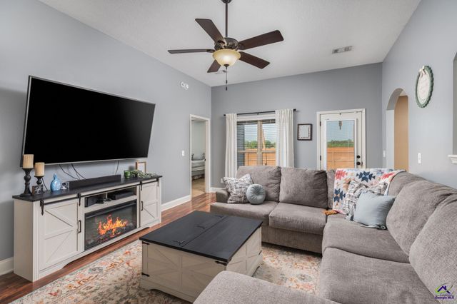 304 Worchester Circle, Perry, GA 31069
