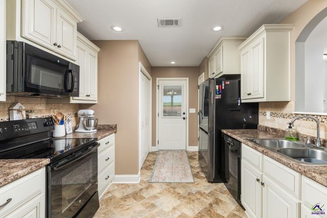 304 Worchester Circle, Perry, GA 31069