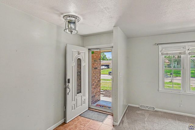 5408 SW 12th TER, Topeka, KS 66604