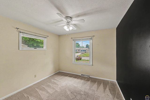 5408 SW 12th TER, Topeka, KS 66604