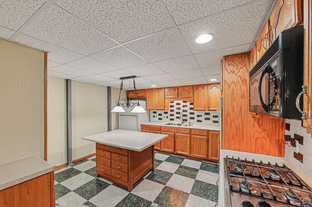 5408 SW 12th TER, Topeka, KS 66604