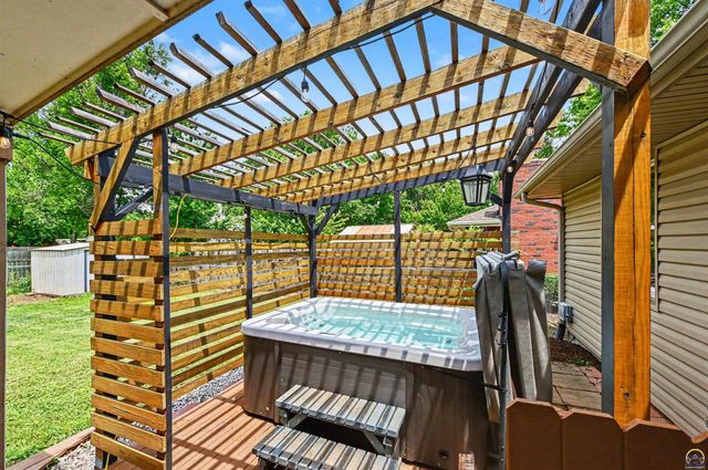 5408 SW 12th TER, Topeka, KS 66604