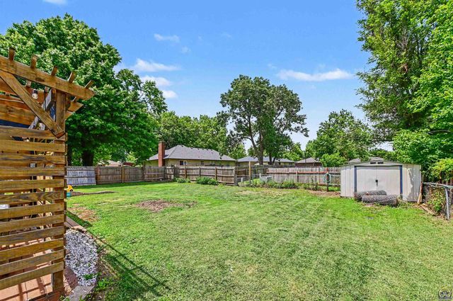 5408 SW 12th TER, Topeka, KS 66604
