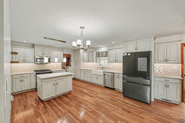 5408 SW 12th TER, Topeka, KS 66604