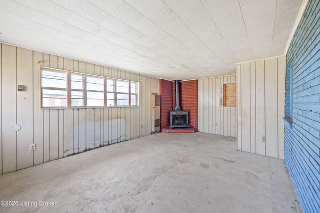 2403 Elkhorn Ln, Louisville, KY 40216