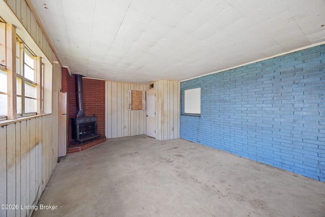 2403 Elkhorn Ln, Louisville, KY 40216