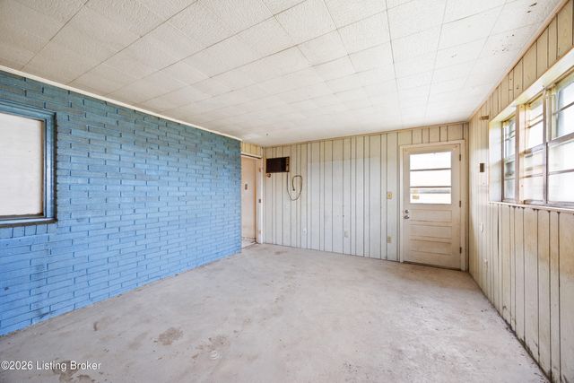 2403 Elkhorn Ln, Louisville, KY 40216