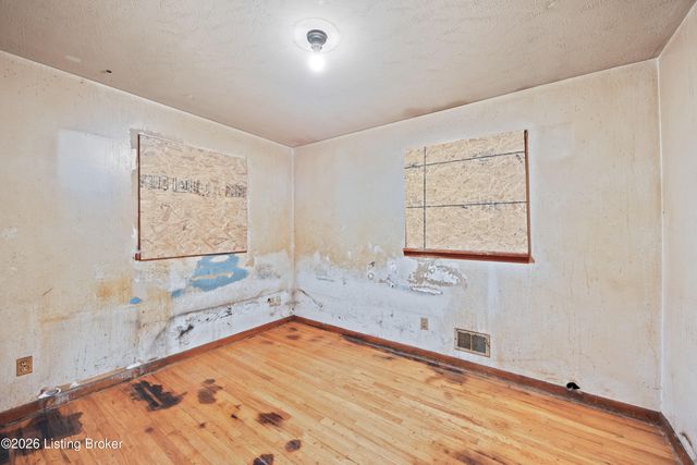 2403 Elkhorn Ln, Louisville, KY 40216