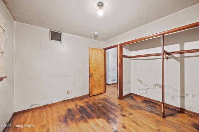 2403 Elkhorn Ln, Louisville, KY 40216