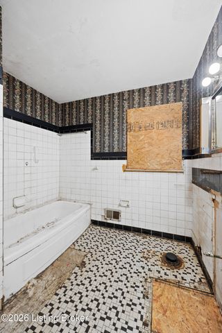 2403 Elkhorn Ln, Louisville, KY 40216