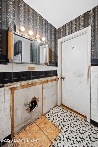 2403 Elkhorn Ln, Louisville, KY 40216