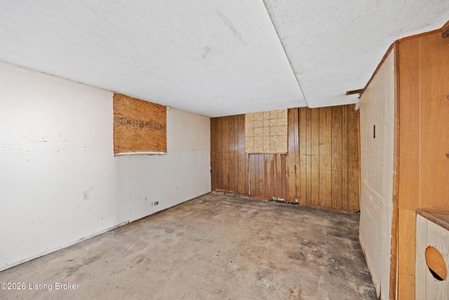 2403 Elkhorn Ln, Louisville, KY 40216