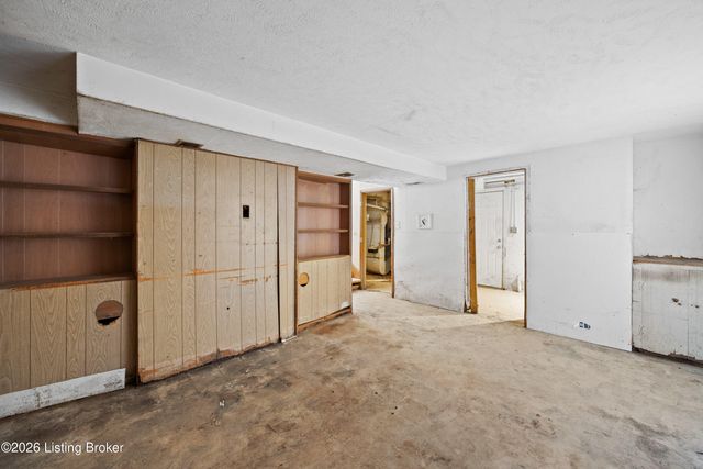 2403 Elkhorn Ln, Louisville, KY 40216