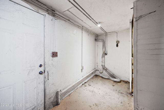 2403 Elkhorn Ln, Louisville, KY 40216