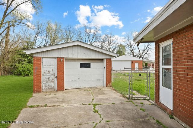 2403 Elkhorn Ln, Louisville, KY 40216