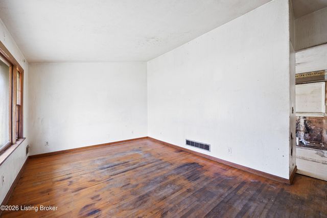 2403 Elkhorn Ln, Louisville, KY 40216