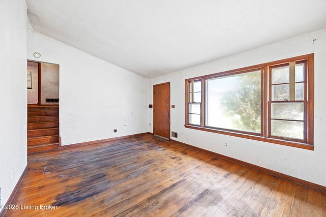 2403 Elkhorn Ln, Louisville, KY 40216