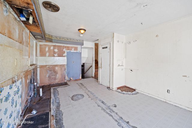 2403 Elkhorn Ln, Louisville, KY 40216