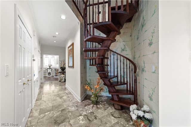 26 Haskell Drive, Bratenahl, OH 44108
