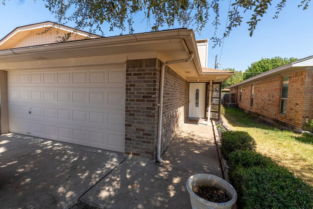 419 S Las Vegas Trail, White Settlement, TX 76108 — photo 2