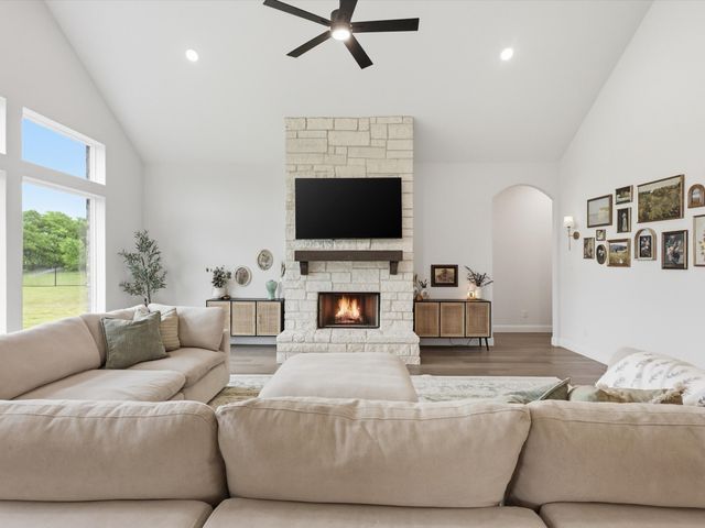 300 Waterview Drive, Gunter, TX 75058