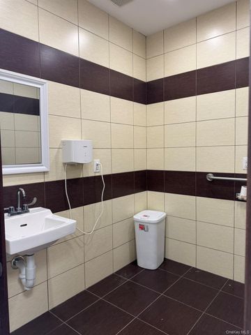 7305 Metropolitan Avenue Metropolitan, Middle Village, NY 11379