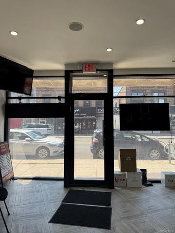7305 Metropolitan Avenue Metropolitan, Middle Village, NY 11379