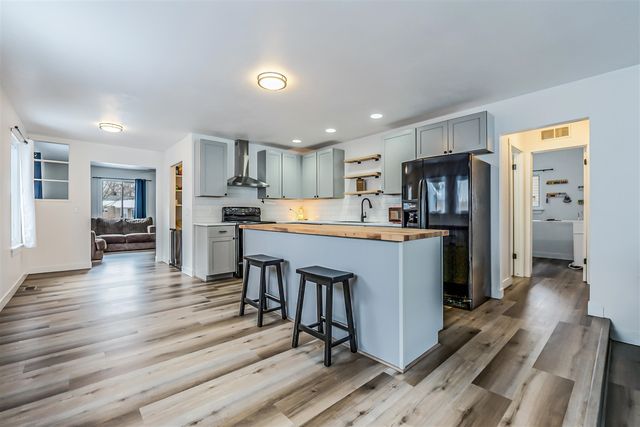 15100 Sunbury Street, Livonia, MI 48154