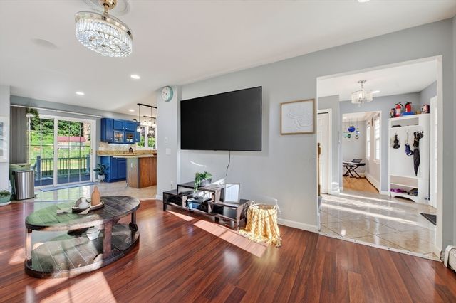 36 Shirley Rd, Shrewsbury, MA 01545