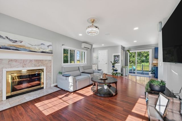 36 Shirley Rd, Shrewsbury, MA 01545