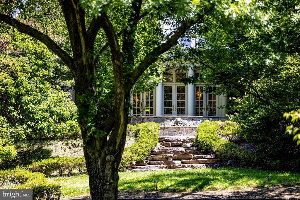 9324 GEORGETOWN PIKE, Great Falls, VA 22066