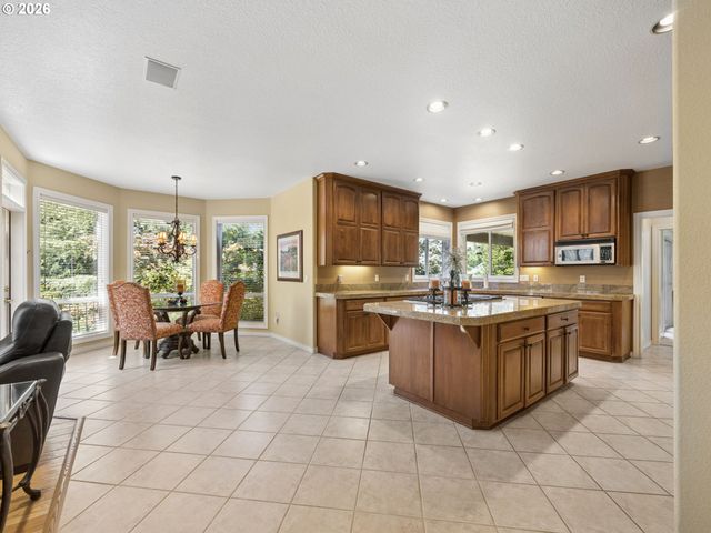 17006 S TRAIL RIDGE Rd, Oregon City, OR 97045