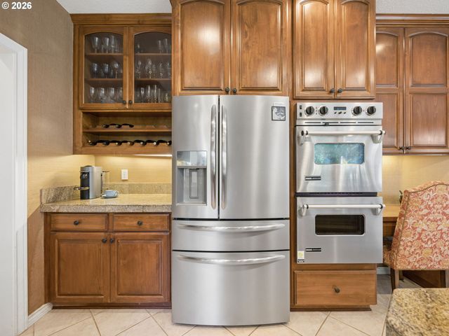 17006 S TRAIL RIDGE Rd, Oregon City, OR 97045