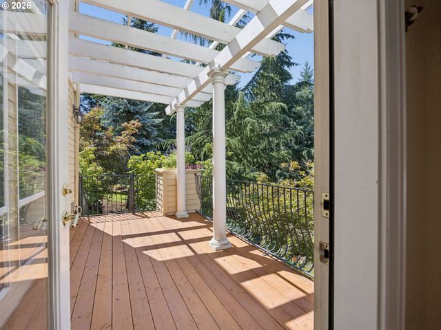 17006 S TRAIL RIDGE Rd, Oregon City, OR 97045