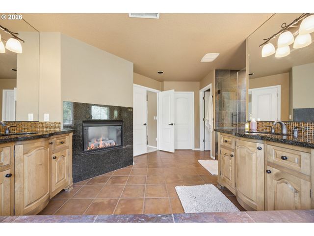 17006 S TRAIL RIDGE Rd, Oregon City, OR 97045