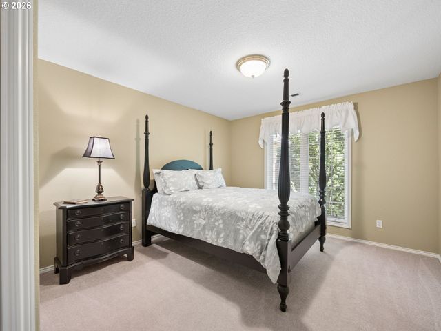 17006 S TRAIL RIDGE Rd, Oregon City, OR 97045