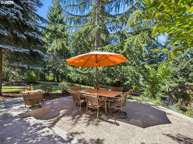 17006 S TRAIL RIDGE Rd, Oregon City, OR 97045