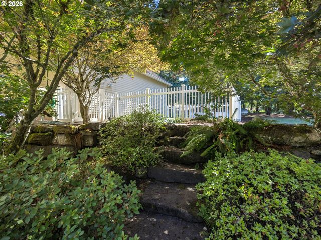17006 S TRAIL RIDGE Rd, Oregon City, OR 97045